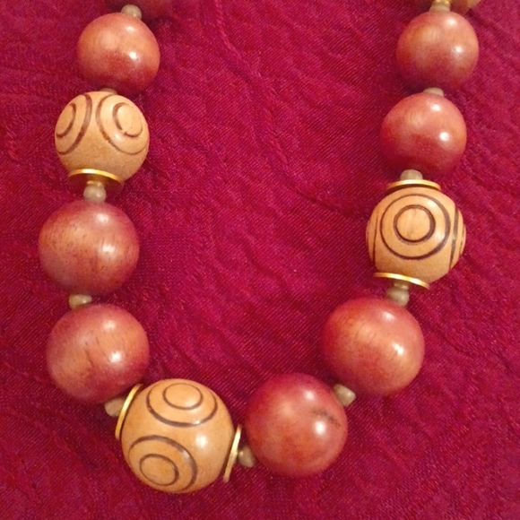 Wooden bead necklace - Picture 2 of 6